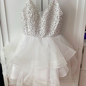 CUTE WHITE PROM DRESS
